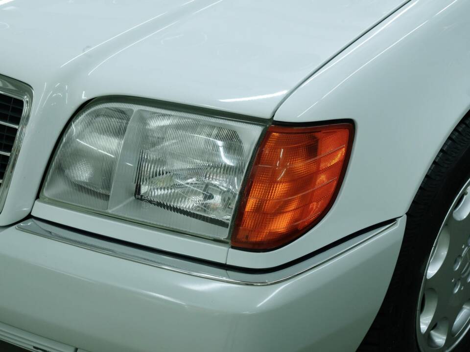 Bild 10/50 von Mercedes-Benz 300 SE (1992)