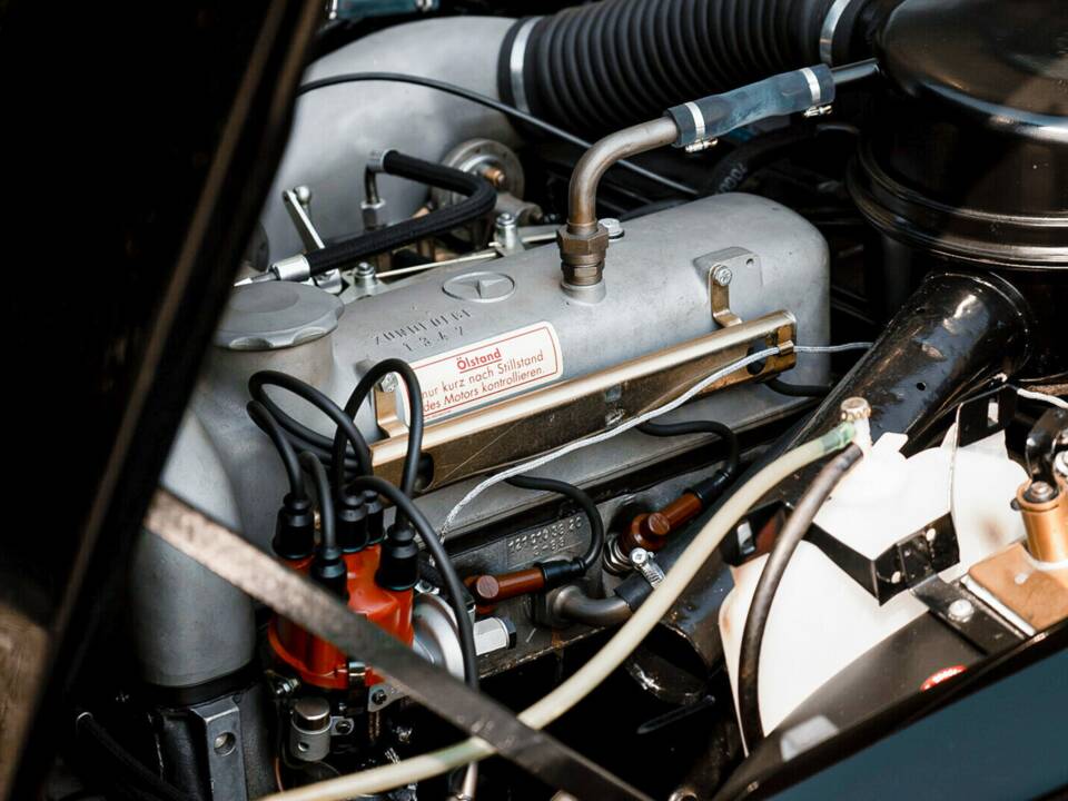 Image 40/42 of Mercedes-Benz 190 SL (1961)