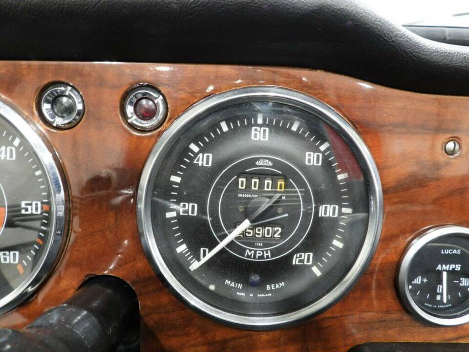 Image 8/15 of Triumph TR 4A (1967)