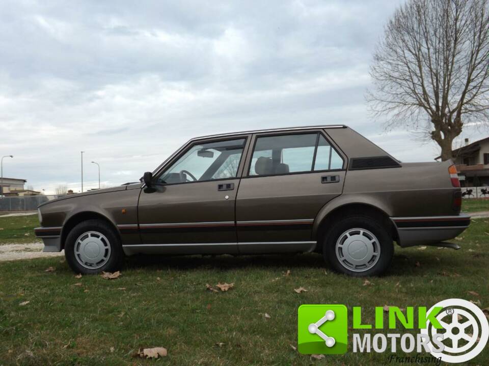 Immagine 3/10 di Alfa Romeo Giulietta 1.6 (1984)