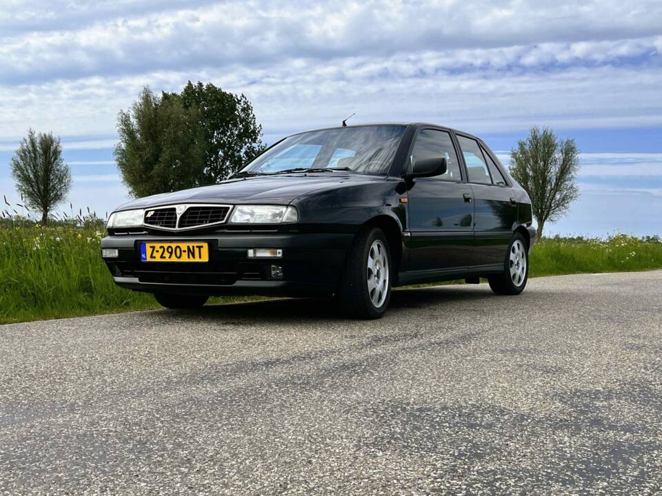 Bild 2/4 von Lancia Delta HF Turbo (1994)
