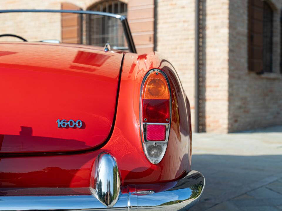 Image 16/50 of Alfa Romeo Giulia 1600 Spider (1964)