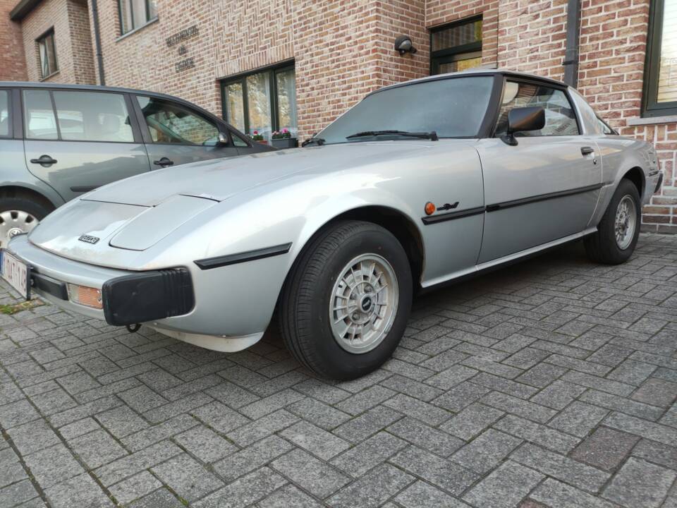 Image 3/6 de Mazda RX-7 (1980)
