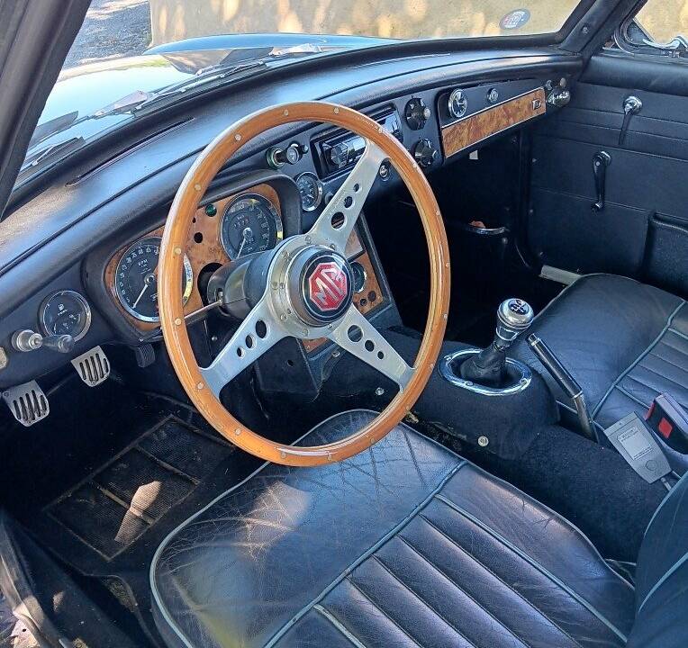Bild 1/7 von MG MGB GT (1966)