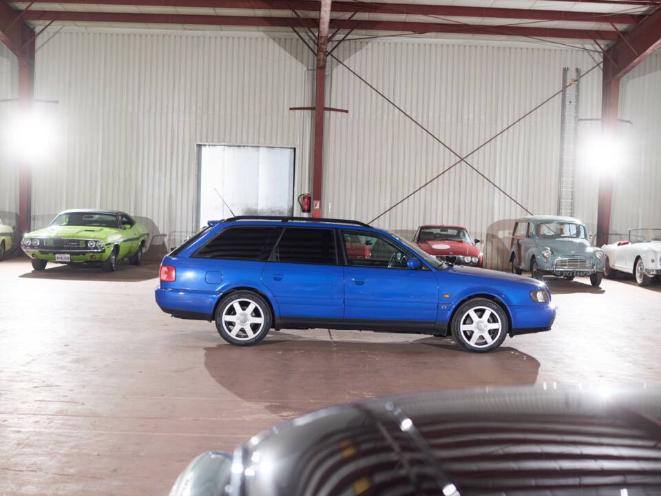 Image 35/113 of Audi S6 Plus Avant (1996)