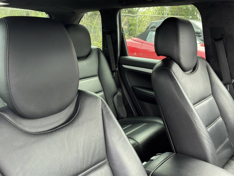 Image 22/50 of Porsche Cayenne Turbo (2007)