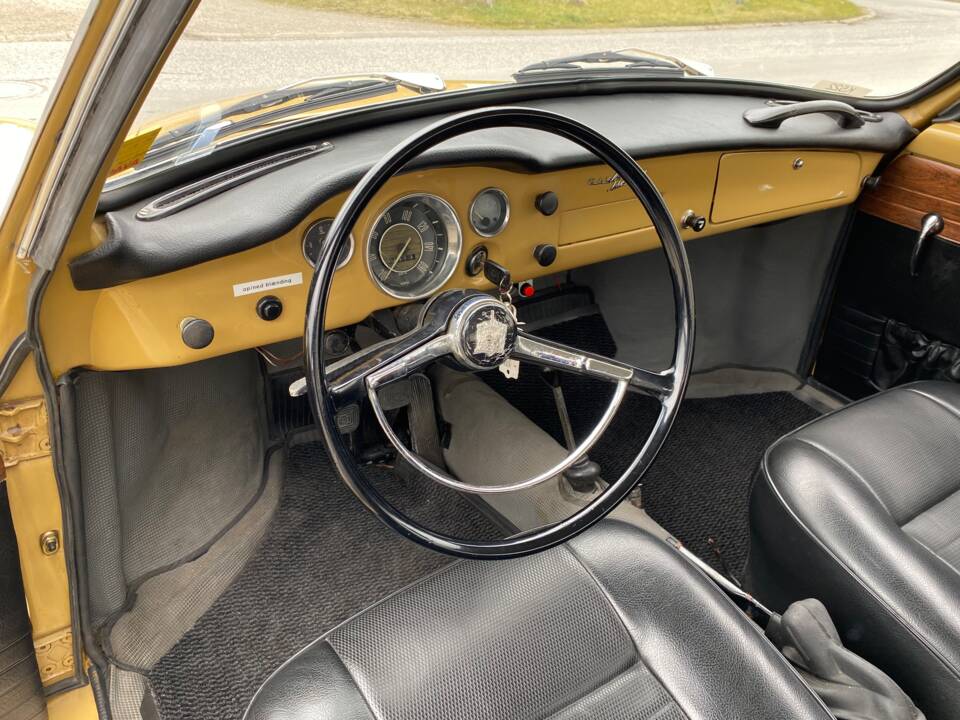 Image 22/34 of Volkswagen Karmann Ghia 1600 (1970)
