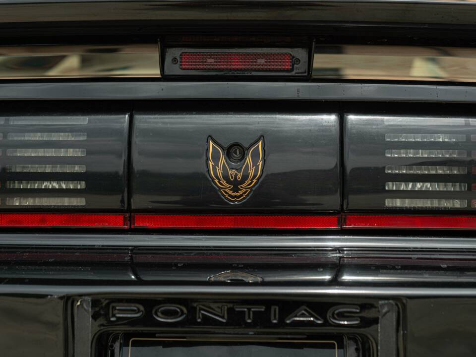 Bild 24/50 von Pontiac Firebird TransAm (1989)
