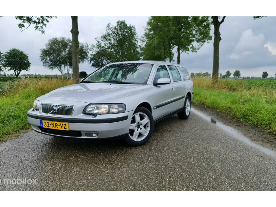 Image 29/46 de Volvo V 70 2.4 (2004)