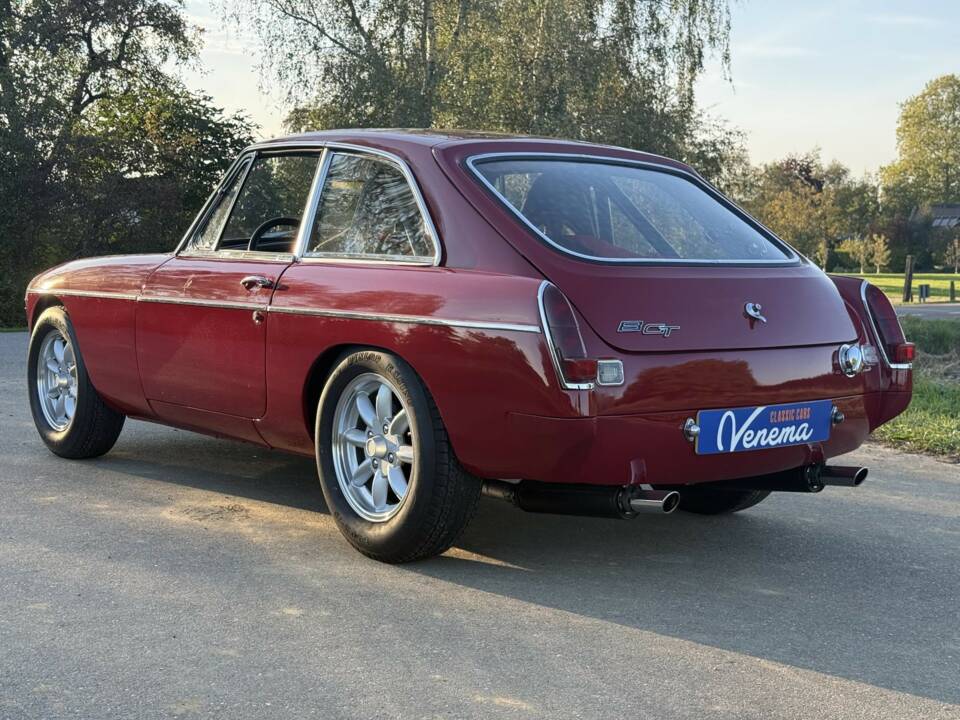 Immagine 7/18 di MG MGB GT (1970)