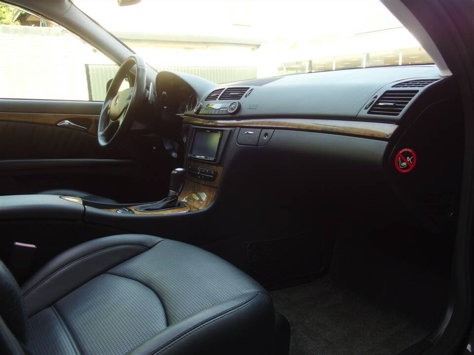 Image 38/98 of Mercedes-Benz E 63 AMG T (2008)