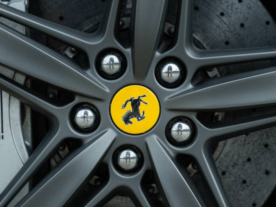 Image 25/50 of Ferrari F12berlinetta (2013)