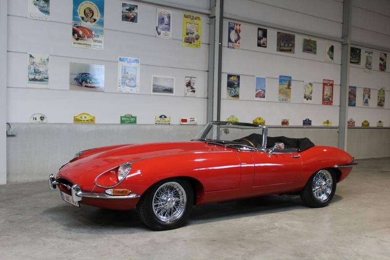 Image 3/11 of Jaguar E-Type (1968)