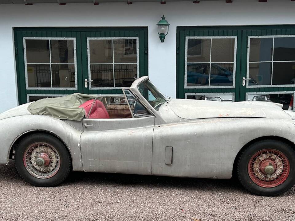 Image 5/16 of Jaguar XK 120 DHC (1950)