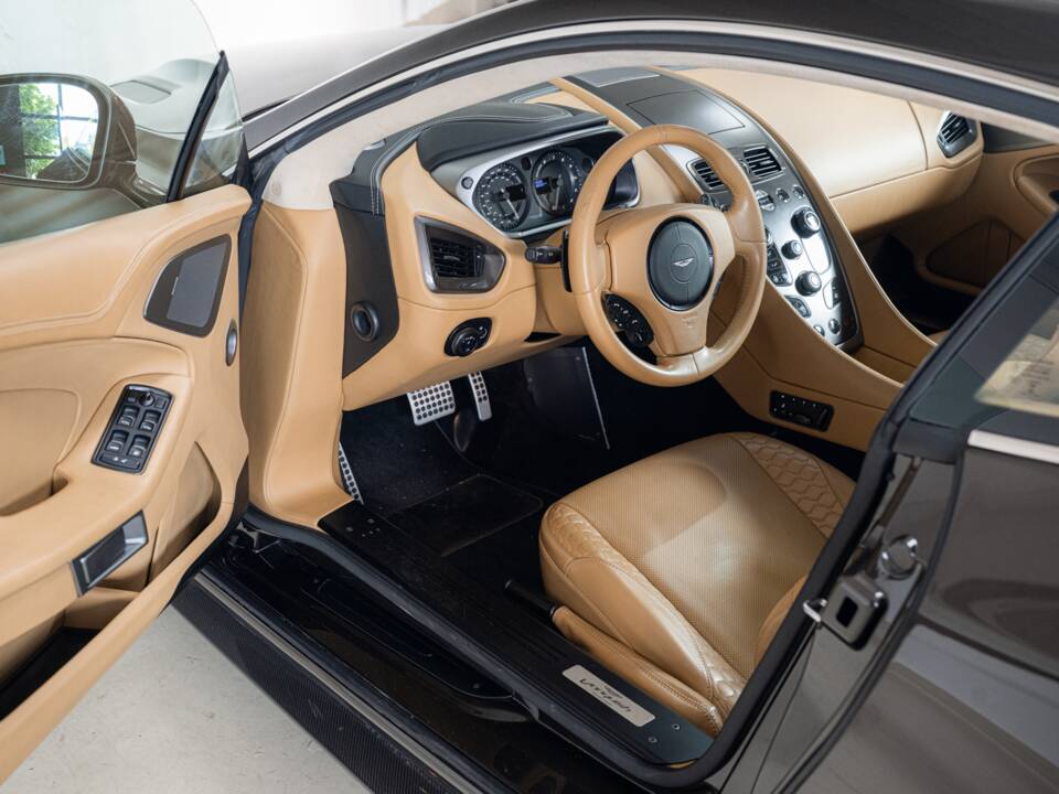 Image 7/32 of Aston Martin Vanquish (2013)