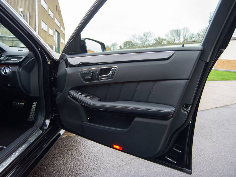 Bild 17/25 von Mercedes-Benz E 500 (2010)