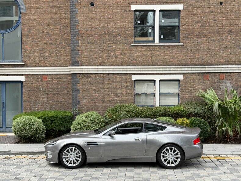 Image 23/49 of Aston Martin V12 Vanquish S (2005)