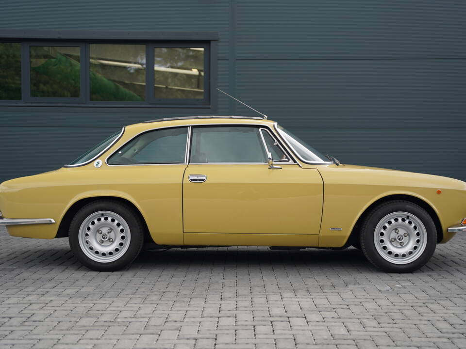 Bild 3/50 von Alfa Romeo 2000 GT Veloce (1975)