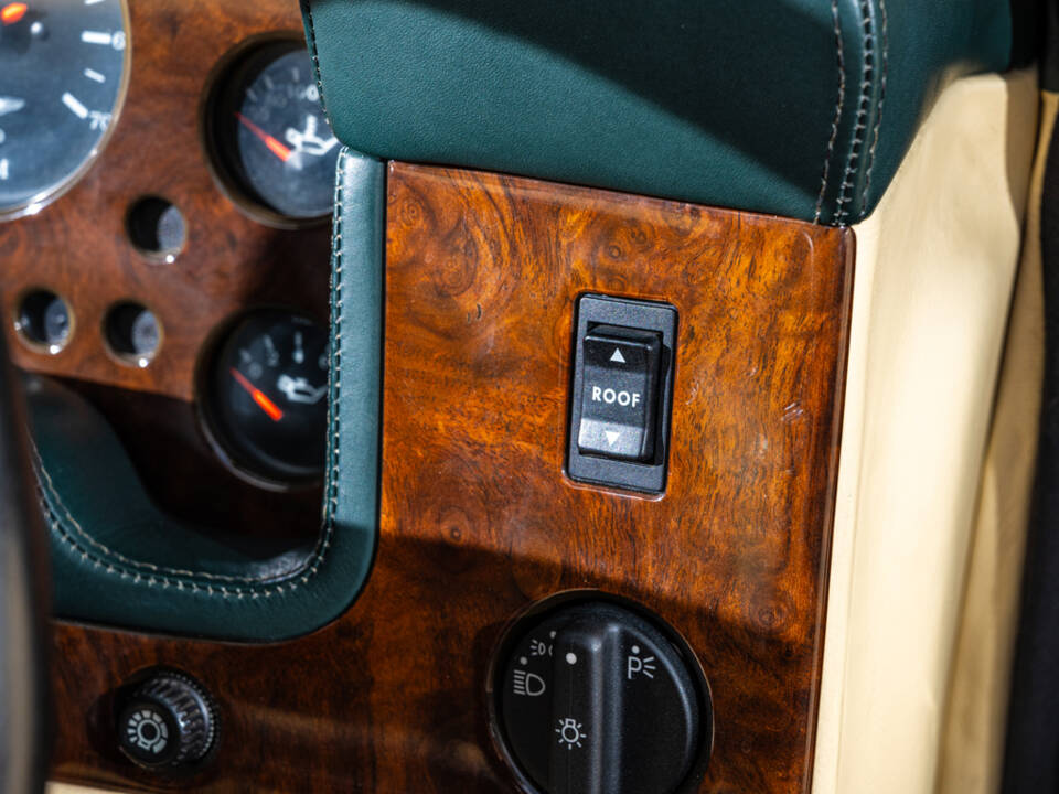 Image 21/36 de Aston Martin Virage Volante (1995)