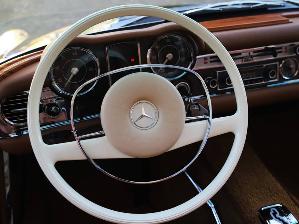 Image 19/39 de Mercedes-Benz 280 SL (1970)