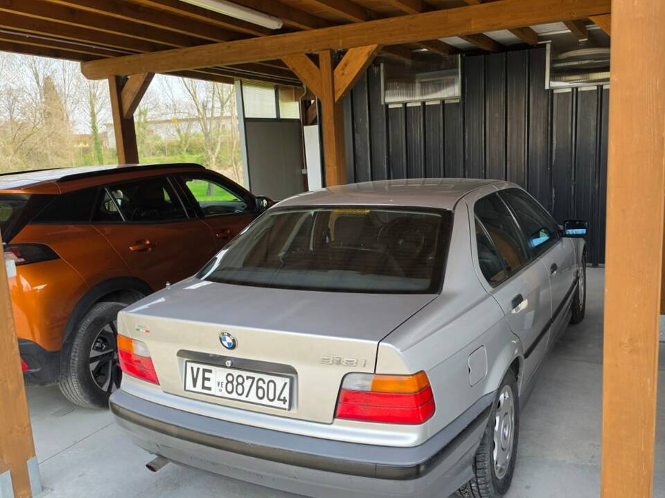 Immagine 1/7 di BMW 318i (1992)