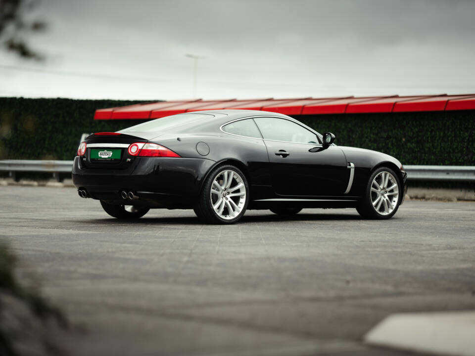 Image 6/33 of Jaguar XKR (2008)