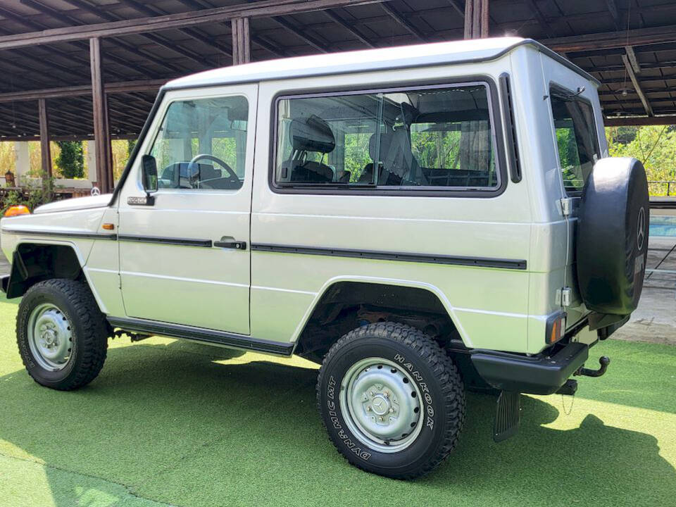 Image 17/55 of Mercedes-Benz 200 GE (SWB) (1990)
