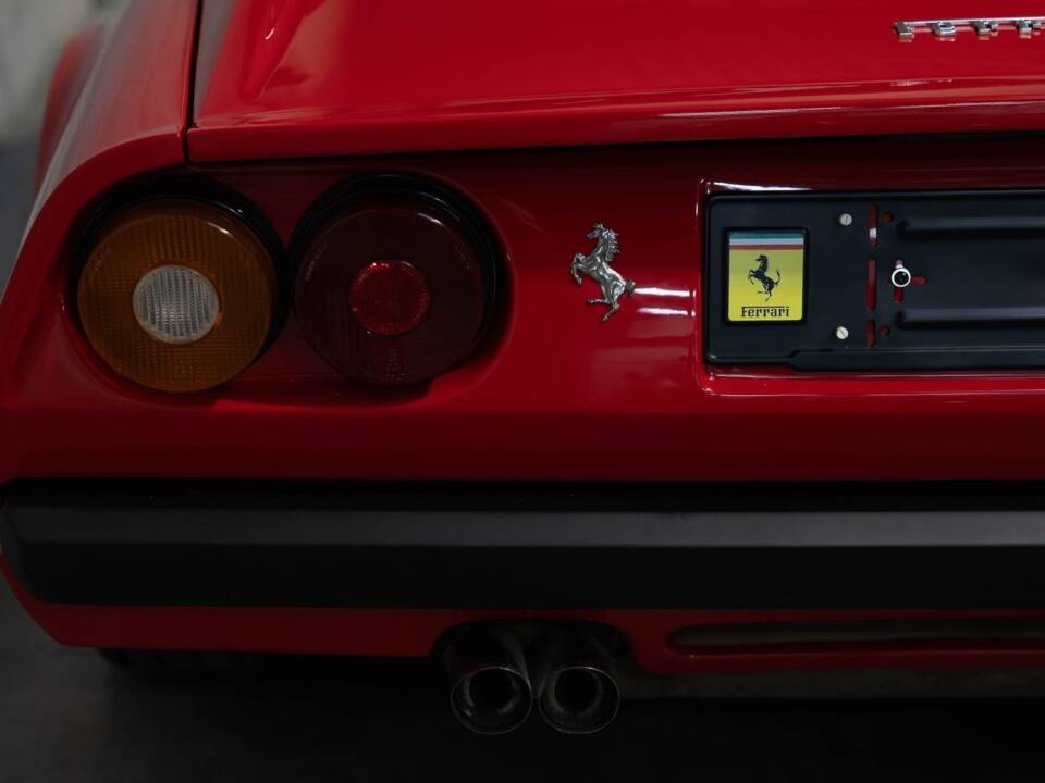 Bild 23/85 von Ferrari 308 GTSi Quattrovalvole (1985)