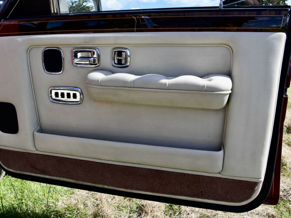 Image 24/50 of Rolls-Royce New Silver Dawn (1997)