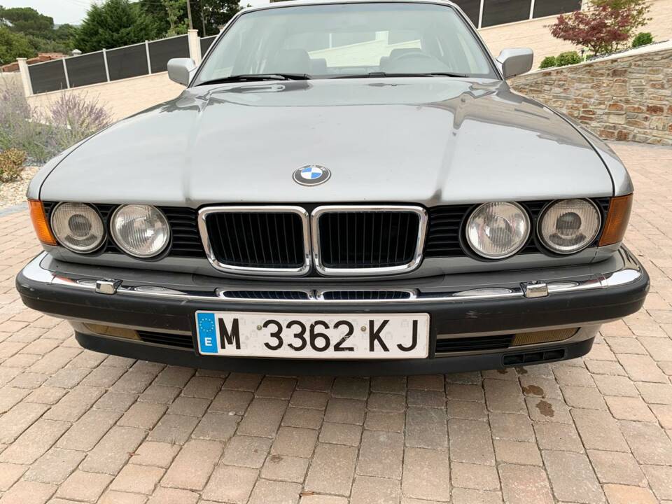 Image 38/40 of BMW 750iL (1989)