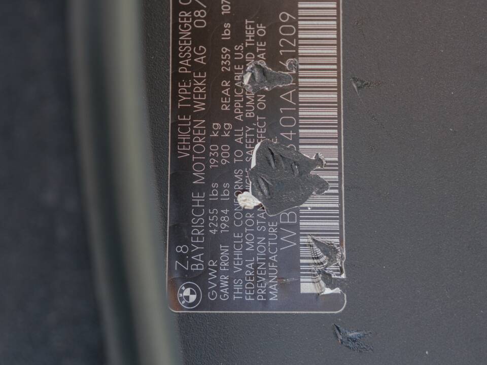 Image 111/185 of BMW Z8 (2001)