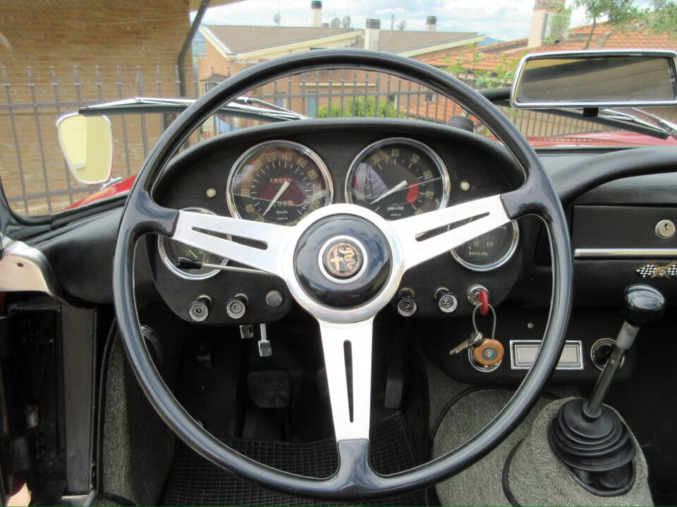Image 24/40 of Alfa Romeo 2600 Spider (1966)