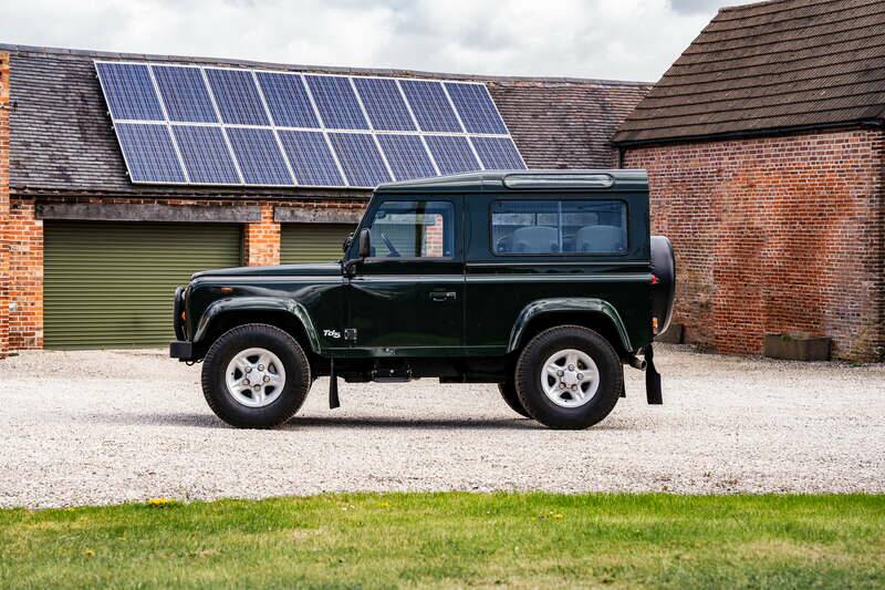 Image 17/50 de Land Rover Defender 90 Td5 (1999)