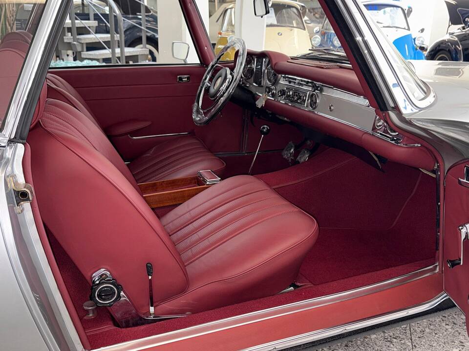 Image 14/24 of Mercedes-Benz 280 SL (1968)