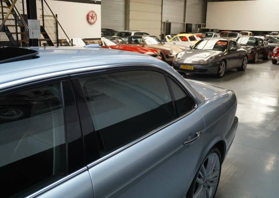 Image 39/50 of Jaguar XJ 8 4.2 (2007)