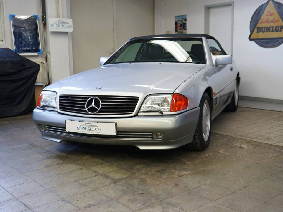 Image 7/42 of Mercedes-Benz 500 SL (1992)