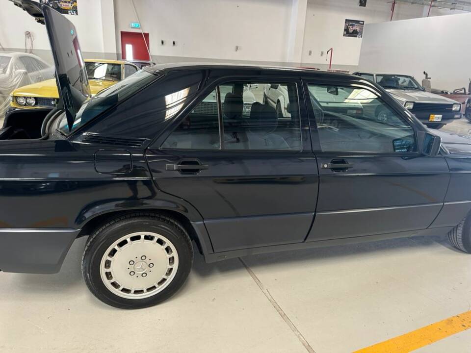 Imagen 40/69 de Mercedes-Benz 190 E (1988)
