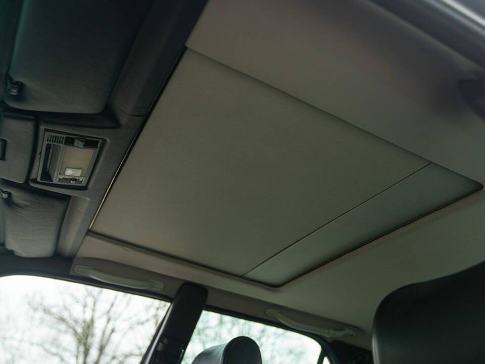 Image 38/49 of Mercedes-Benz 320 E (1993)