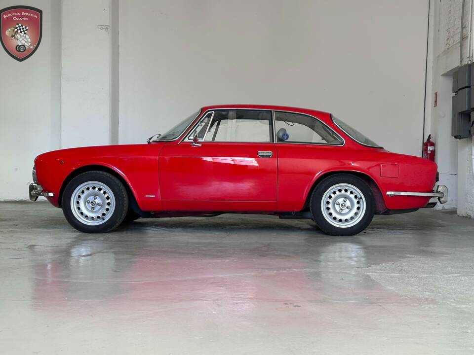 Image 8/63 de Alfa Romeo Giulia GT 1300 Junior (1973)