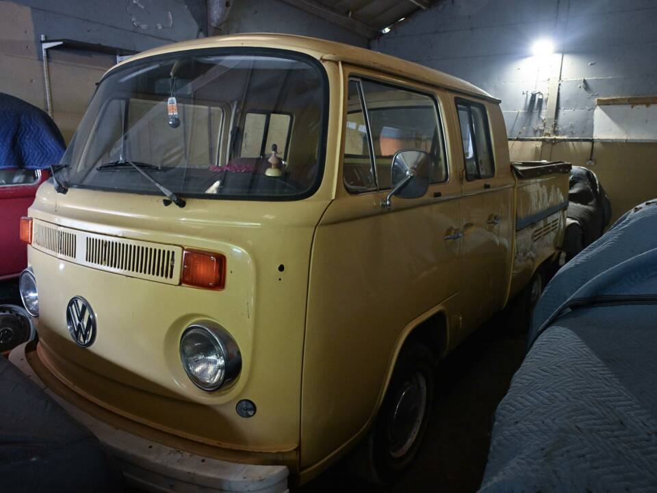 Image 20/23 of Volkswagen T2b Pickup Double Cabin (1978)
