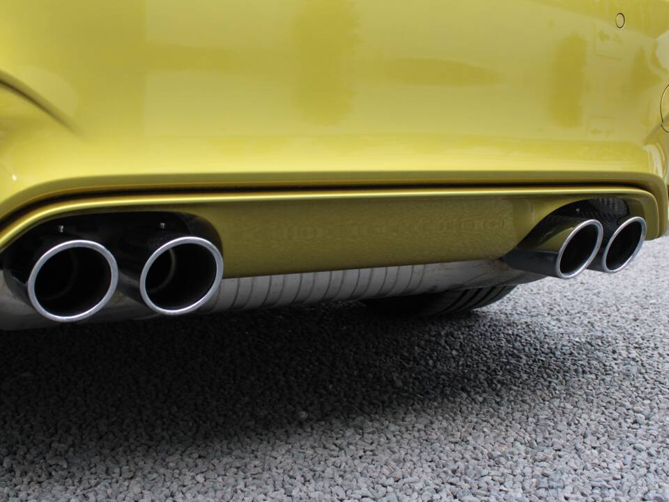 Image 19/98 of BMW M4 (2014)