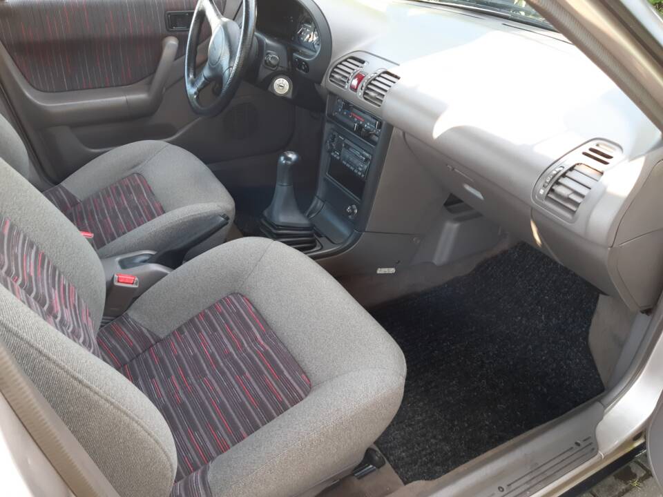 Bild 13/20 von Mazda 323F 1.6 16V (1993)
