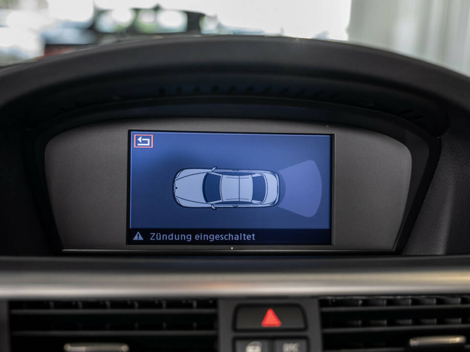 Image 12/31 of BMW 320i (2008)