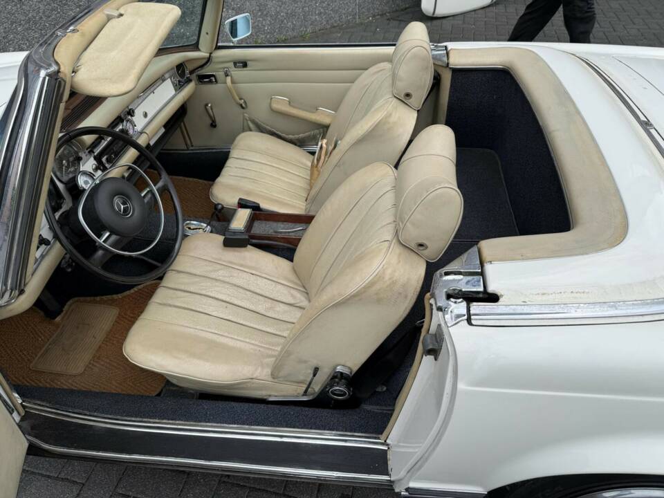 Image 30/50 of Mercedes-Benz 280 SL (1969)