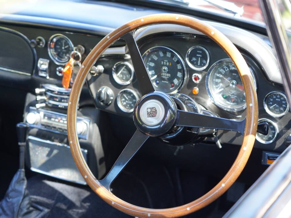 Imagen 2/12 de Aston Martin DB 6 Vantage (1967)