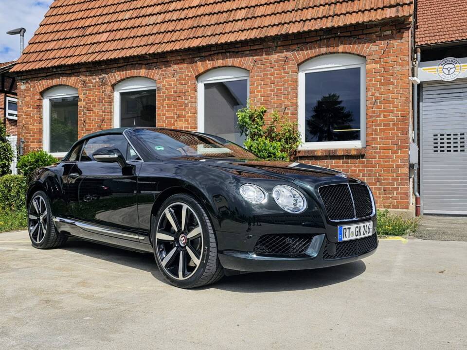 Immagine 2/10 di Bentley Continental GTC V8 (2013)