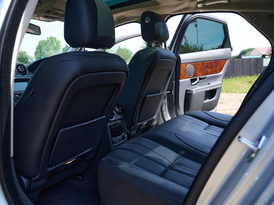 Bild 39/50 von Jaguar XJ 5.0 (2012)