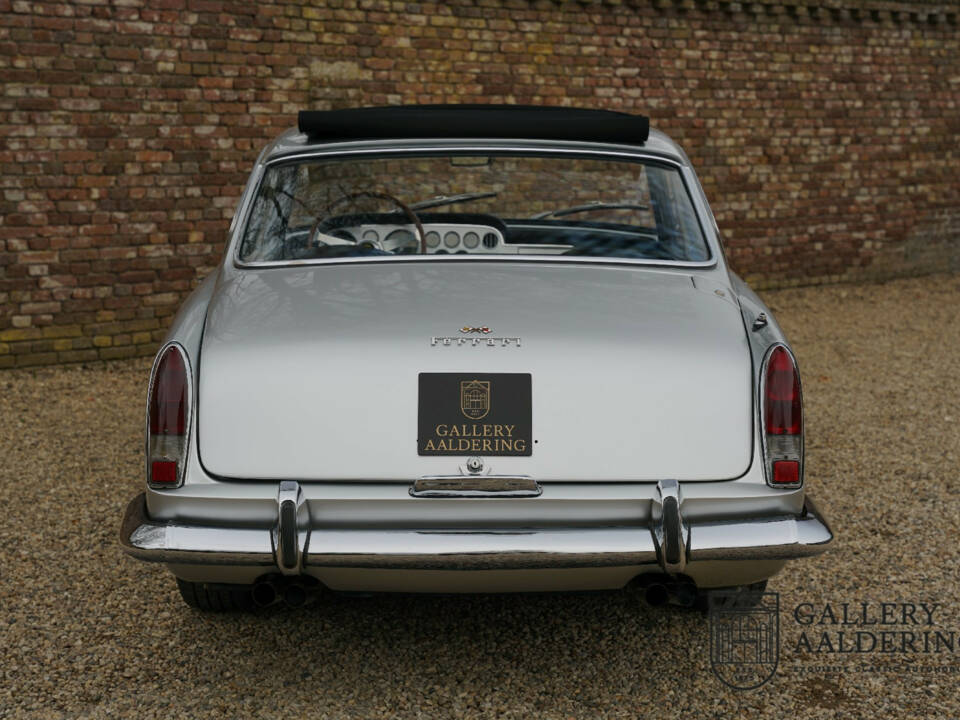 Image 27/50 of Ferrari 250 GT&#x2F;E (1964)