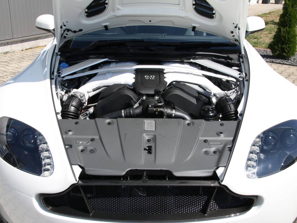 Image 17/24 de Aston Martin V12 Vantage S (2015)