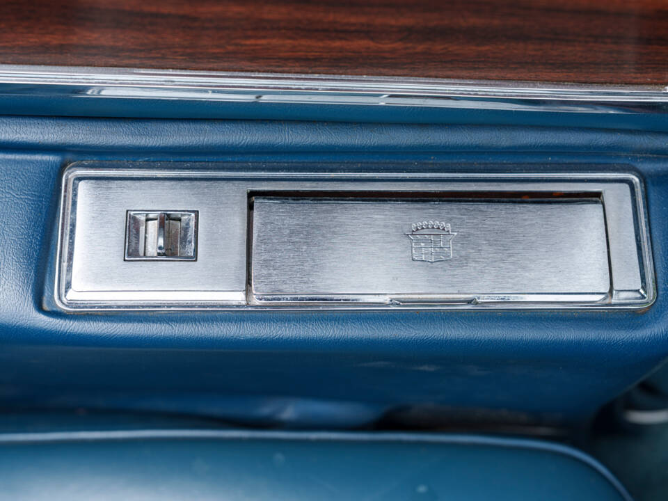 Image 28/30 of Cadillac Fleetwood Eldorado Convertible (1972)